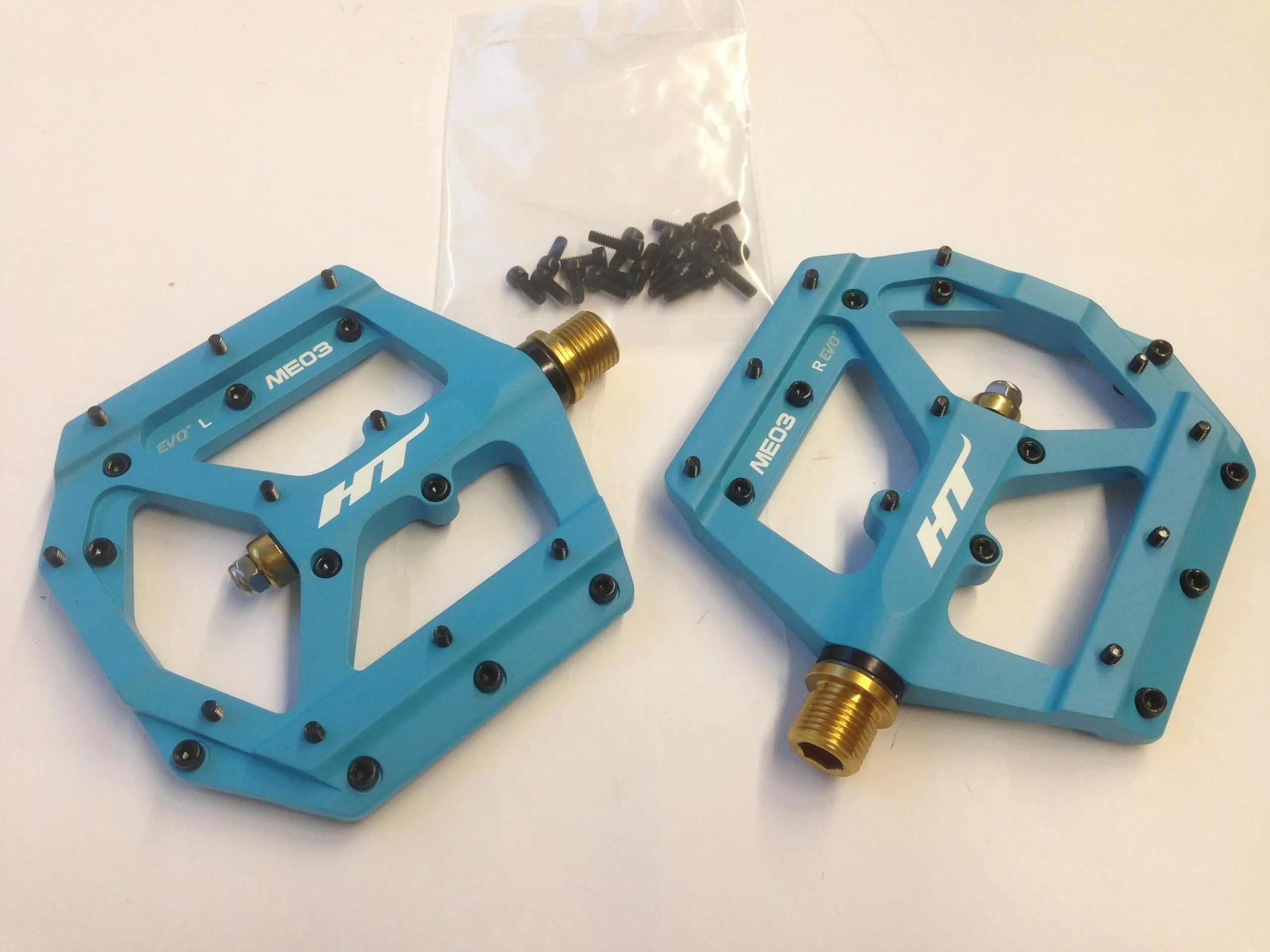 HT ME03 Evo Titan Neon Blue Pedal 1 HT ME03 Evo Titan Neon Blue Pedal